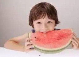 娱乐吃瓜酱假装心脏病